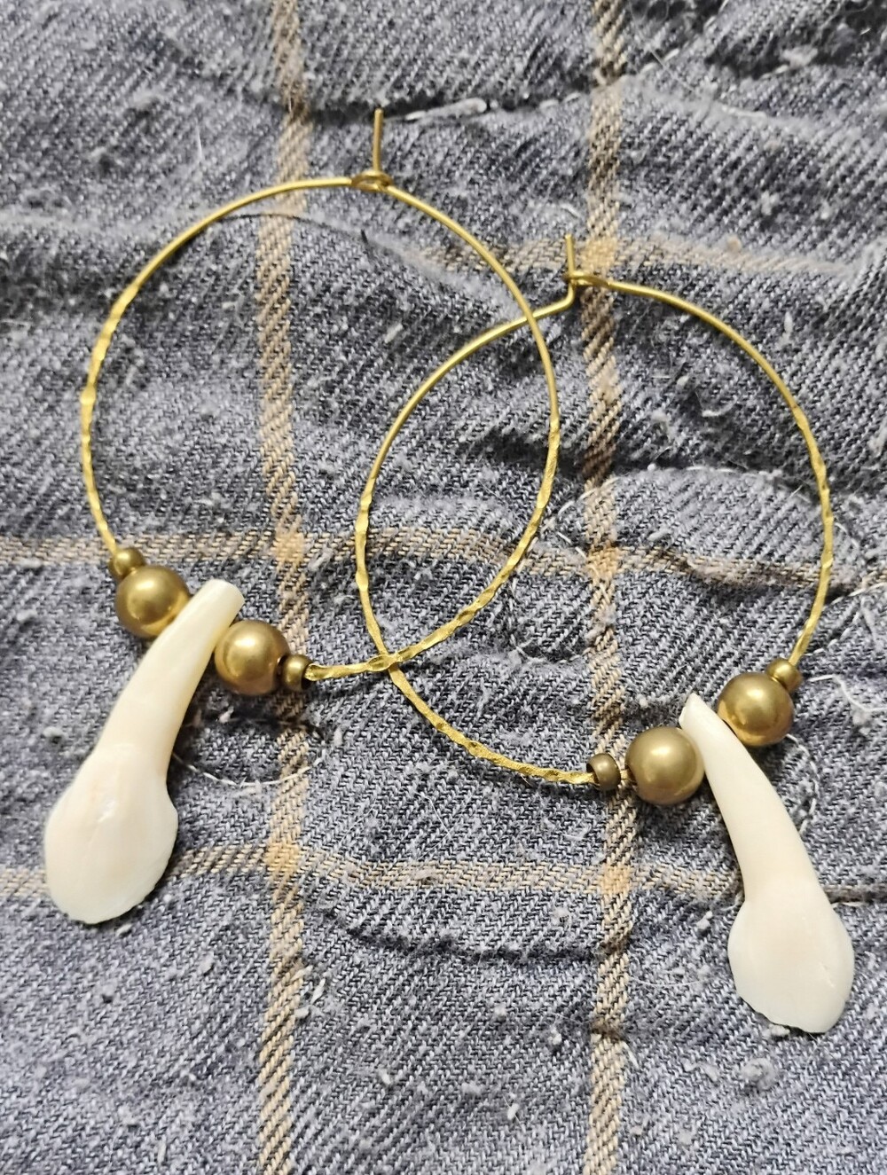 XL Buffalo Tooth Hammered Hoops